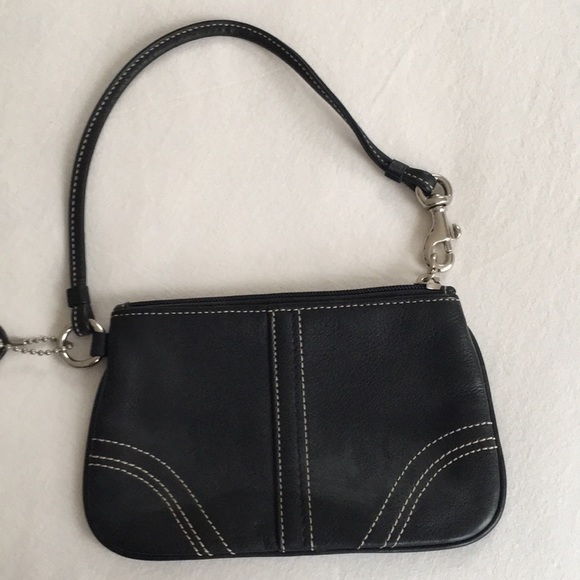COACH black leather wristlet - Picture 4 of 4